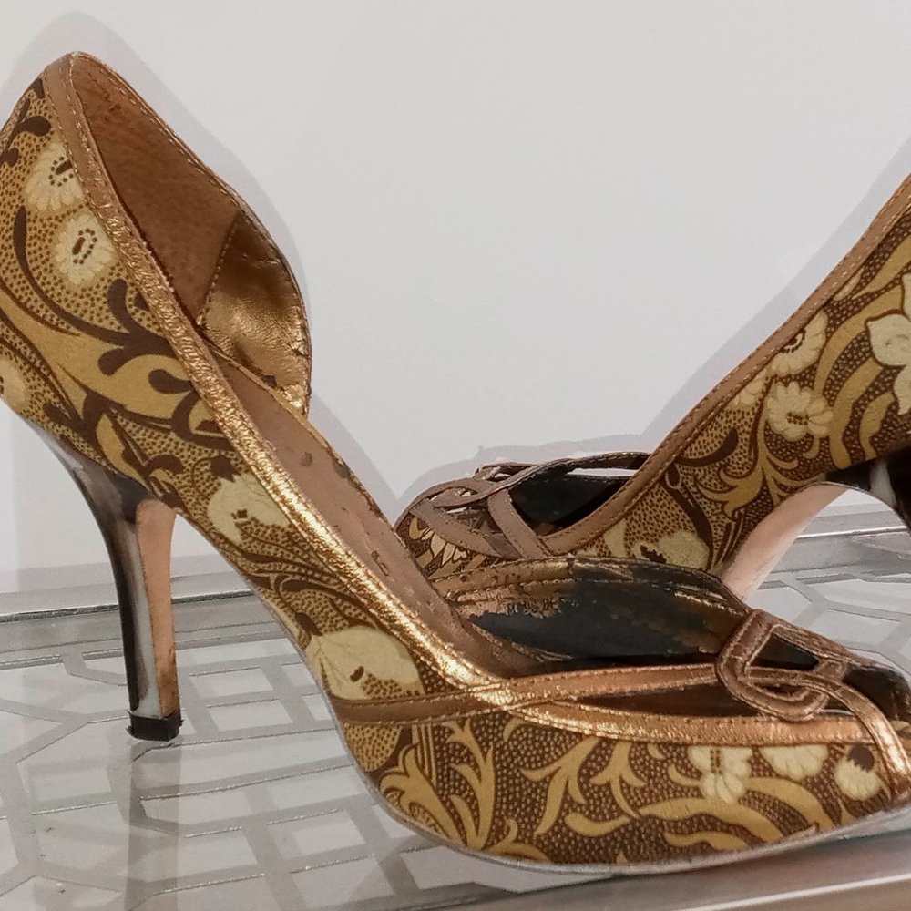 Charles David Unique Peep Toes, Size 7US